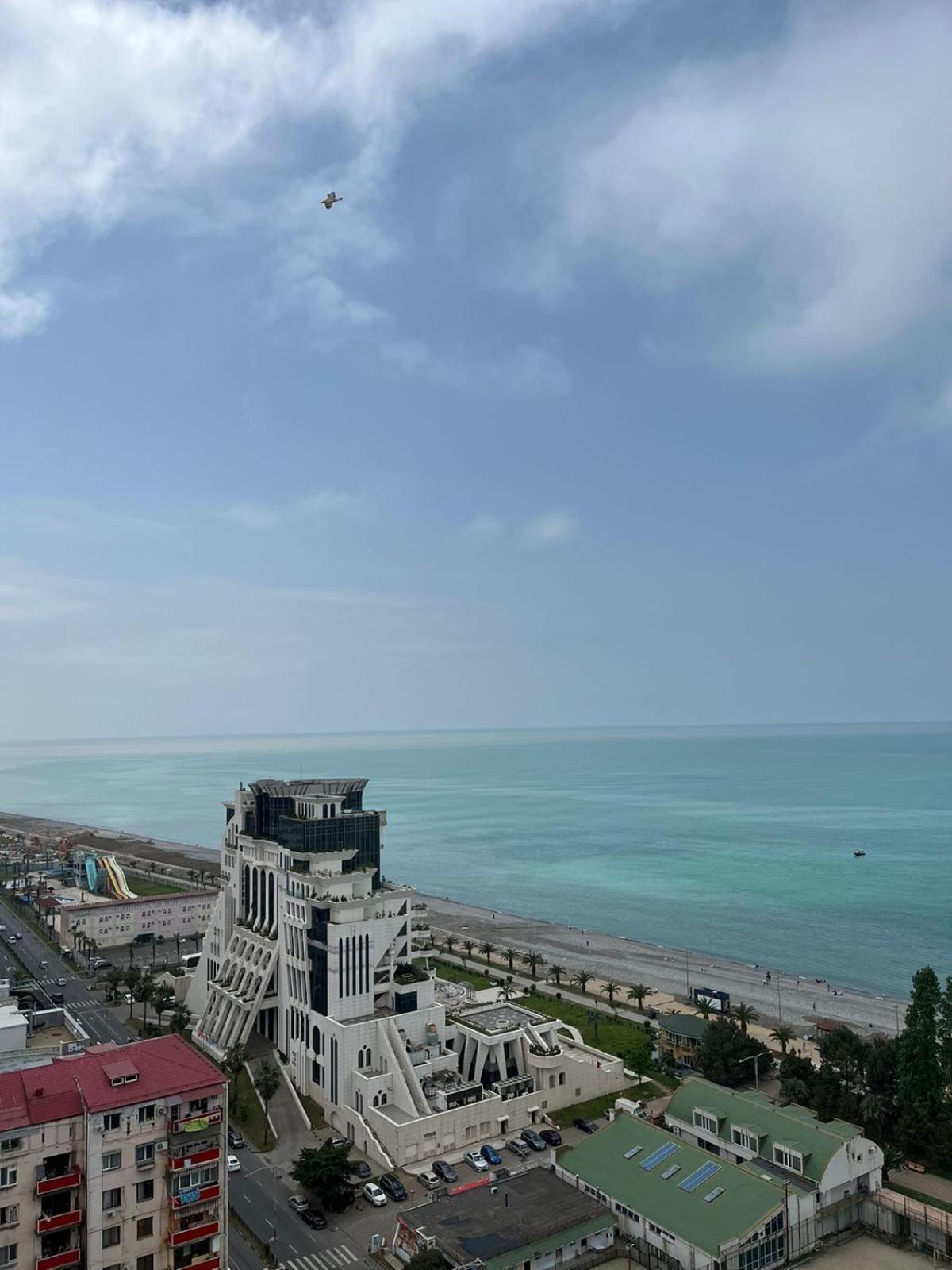 شقق هوليداي بريميوم باتومي المظهر الخارجي الصورة